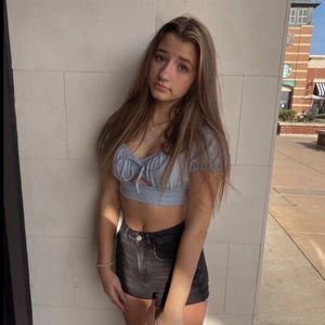 Meet your Posher, Alexis